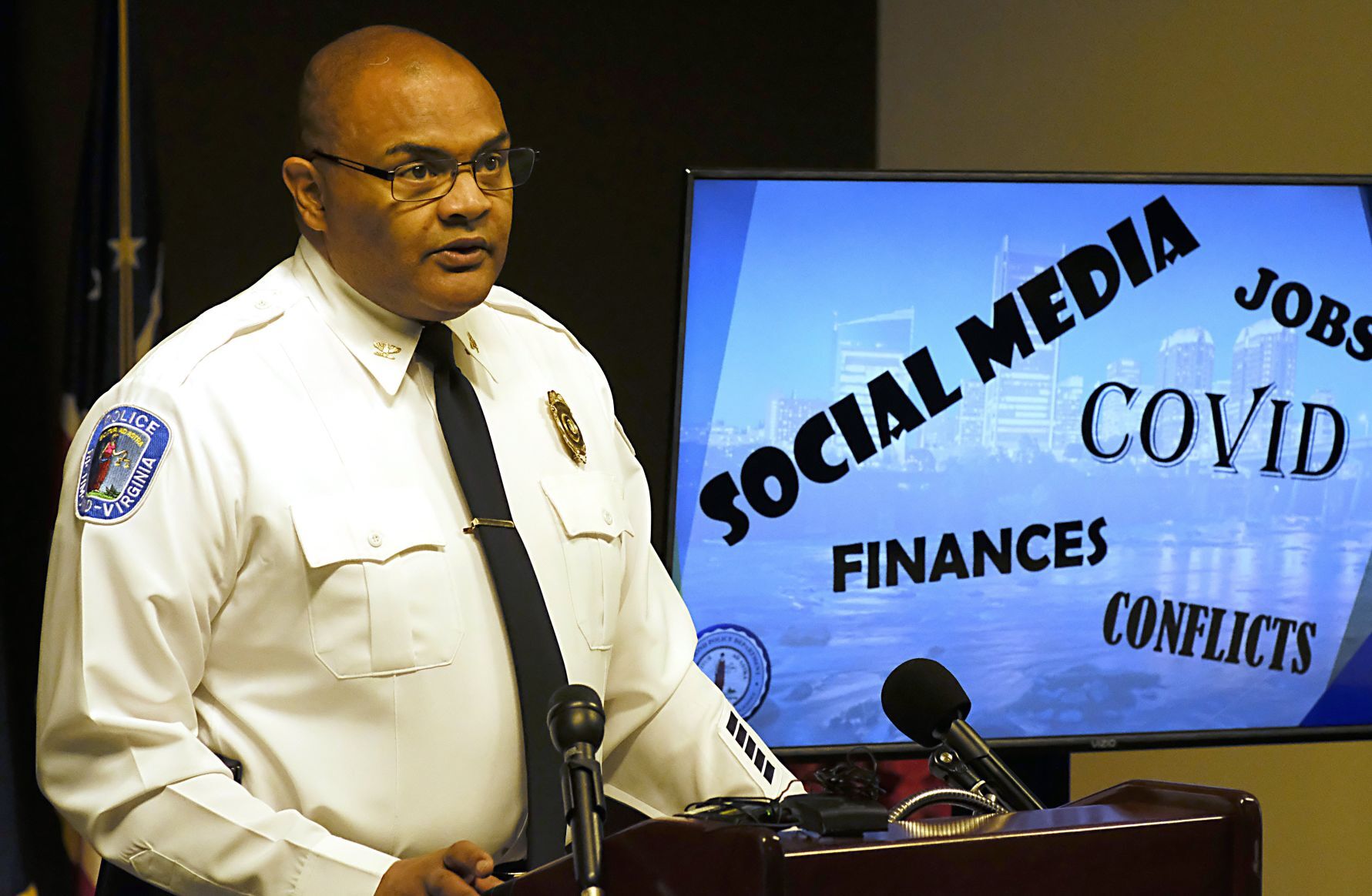 20211030_MET_CHIEF_BB02
